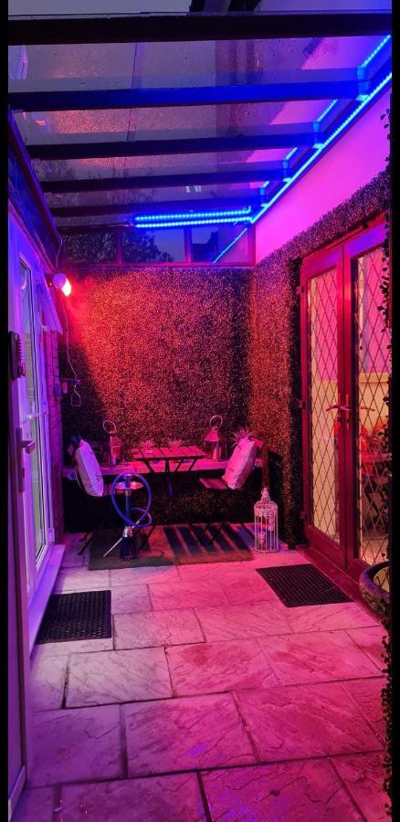 Apartment With Private Hot Tub, Sauna, Ice Bath, Gym Rainham  Buitenkant foto