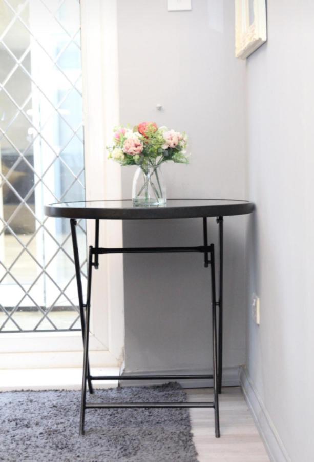 Apartment With Private Hot Tub, Sauna, Ice Bath, Gym Rainham  Buitenkant foto