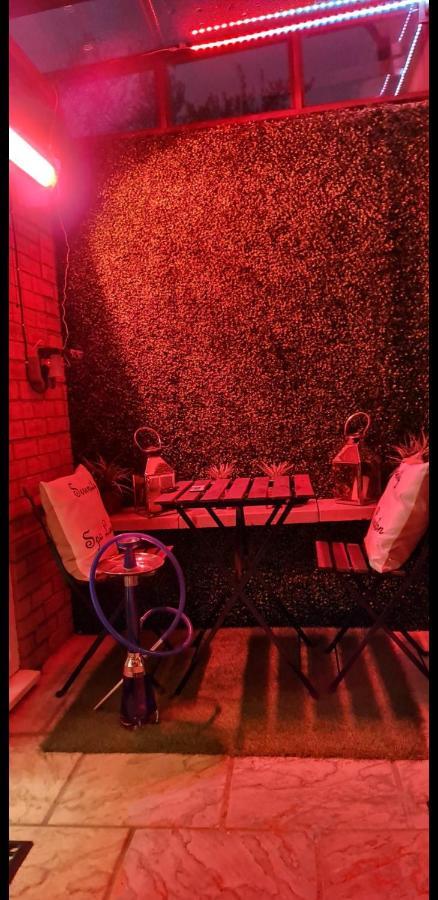 Apartment With Private Hot Tub, Sauna, Ice Bath, Gym Rainham  Buitenkant foto